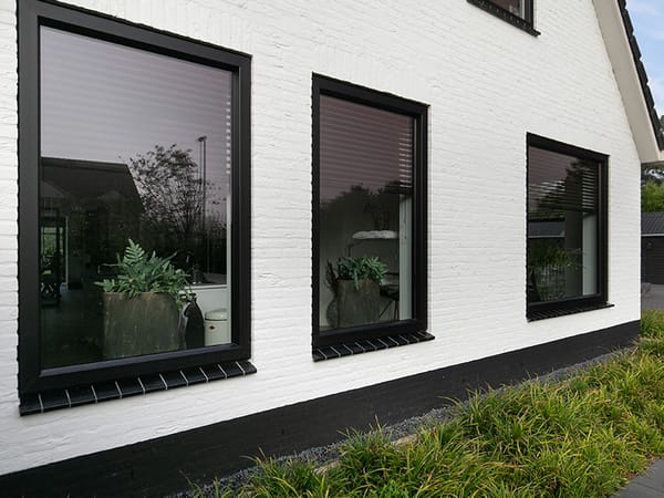 <strong>Zwarte kunststof kozijnen </strong> - Afbeelding 2