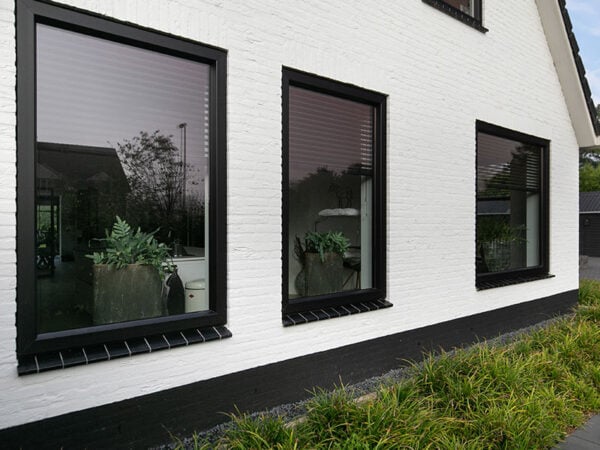 <strong>Zwarte kunststof kozijnen </strong> - Afbeelding 2